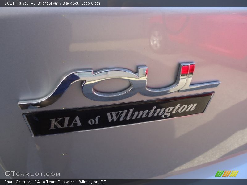 Bright Silver / Black Soul Logo Cloth 2011 Kia Soul +