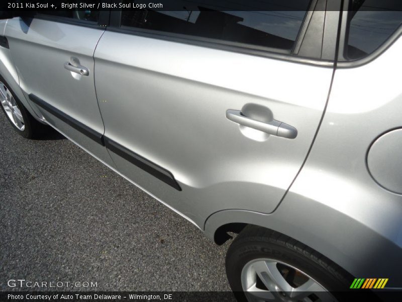 Bright Silver / Black Soul Logo Cloth 2011 Kia Soul +
