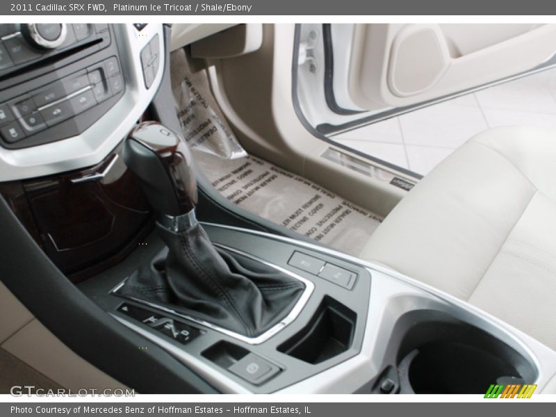 Platinum Ice Tricoat / Shale/Ebony 2011 Cadillac SRX FWD