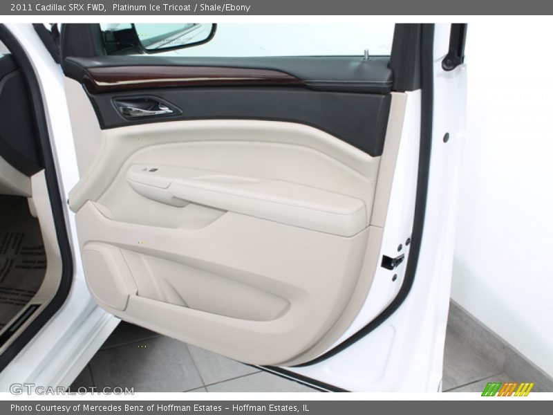 Platinum Ice Tricoat / Shale/Ebony 2011 Cadillac SRX FWD