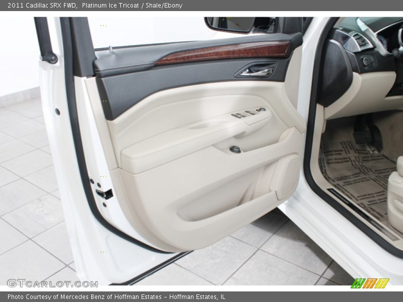 Platinum Ice Tricoat / Shale/Ebony 2011 Cadillac SRX FWD