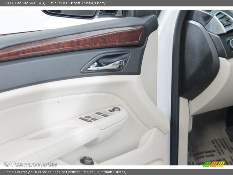Platinum Ice Tricoat / Shale/Ebony 2011 Cadillac SRX FWD