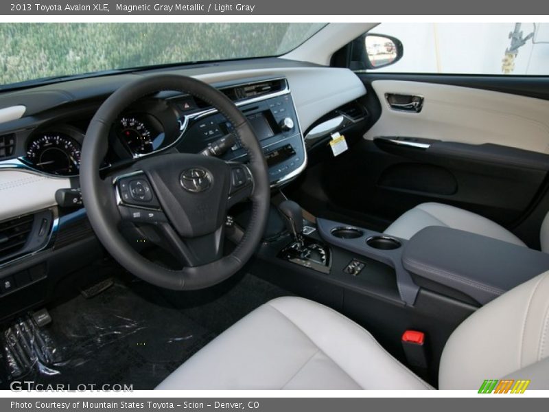 Magnetic Gray Metallic / Light Gray 2013 Toyota Avalon XLE