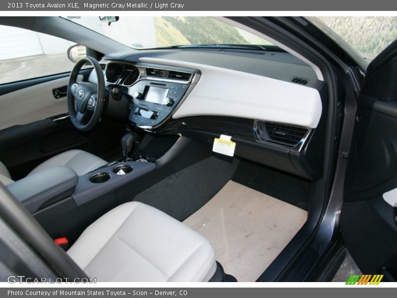 Magnetic Gray Metallic / Light Gray 2013 Toyota Avalon XLE