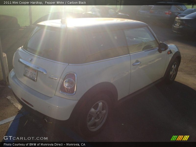 Pepper White / Carbon Black 2011 Mini Cooper Hardtop