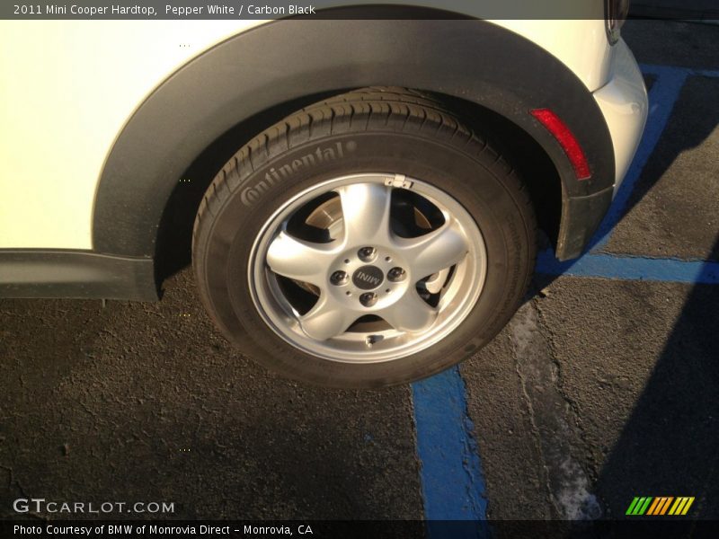 Pepper White / Carbon Black 2011 Mini Cooper Hardtop