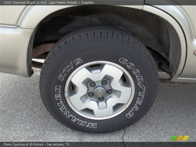 Light Pewter Metallic / Graphite 2002 Chevrolet Blazer LS 4x4