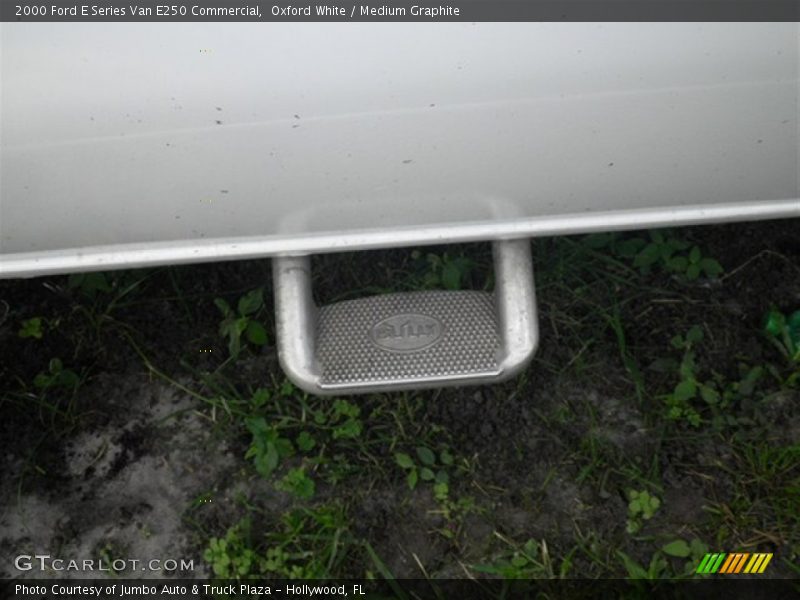 Oxford White / Medium Graphite 2000 Ford E Series Van E250 Commercial