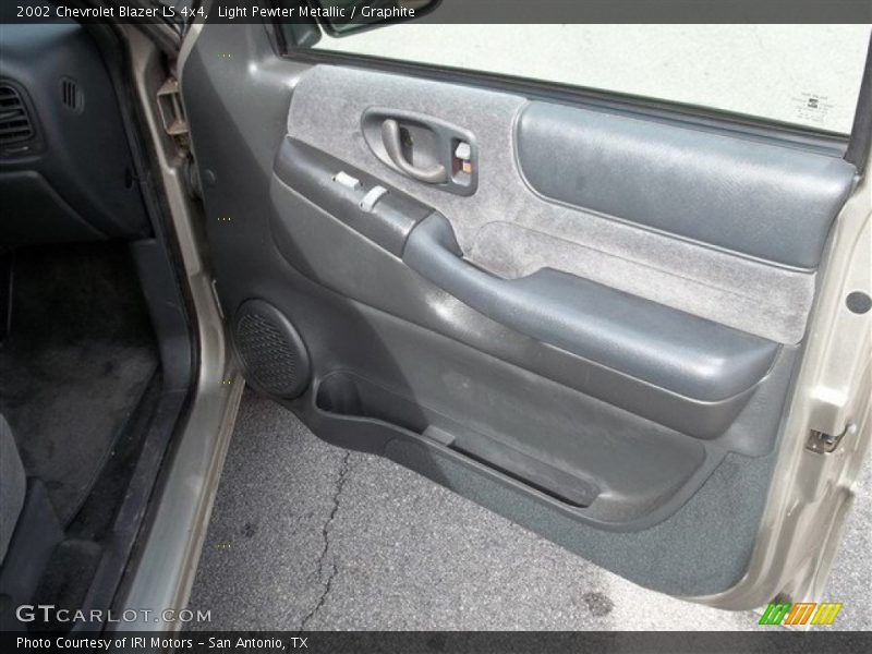 Light Pewter Metallic / Graphite 2002 Chevrolet Blazer LS 4x4