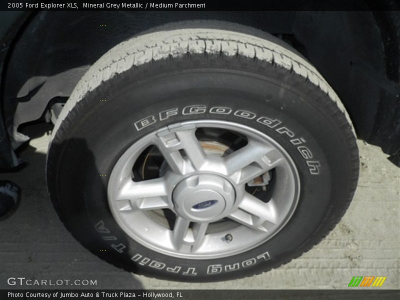 Mineral Grey Metallic / Medium Parchment 2005 Ford Explorer XLS