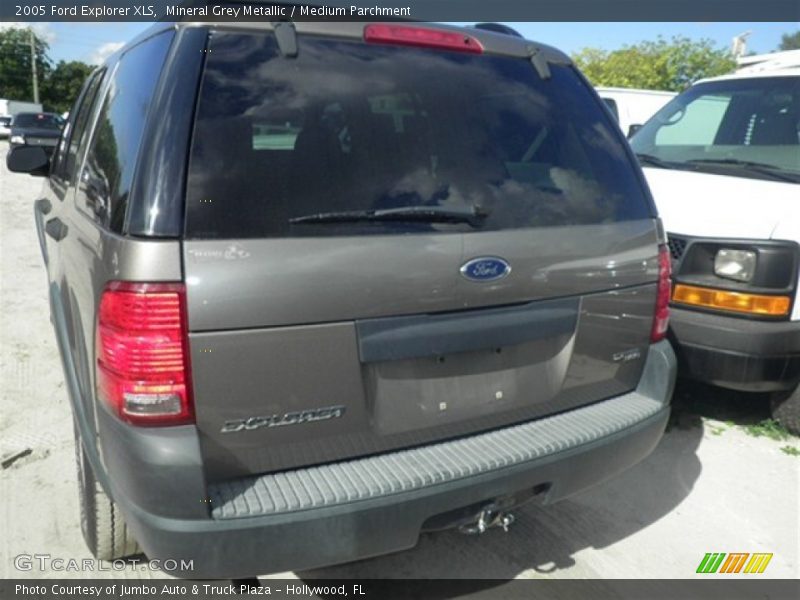 Mineral Grey Metallic / Medium Parchment 2005 Ford Explorer XLS