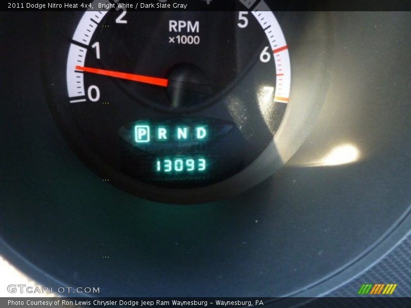 Bright White / Dark Slate Gray 2011 Dodge Nitro Heat 4x4