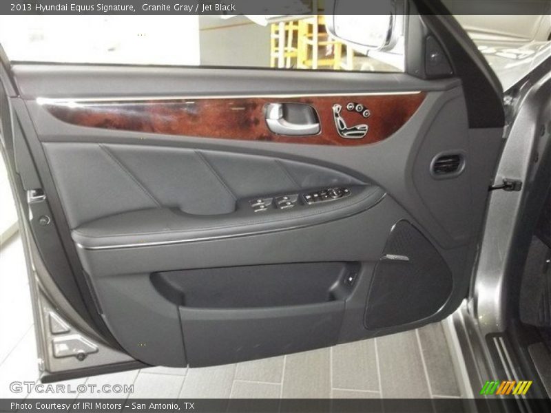 Door Panel of 2013 Equus Signature