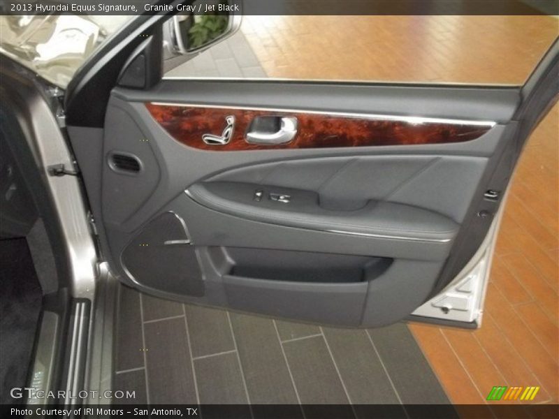 Door Panel of 2013 Equus Signature