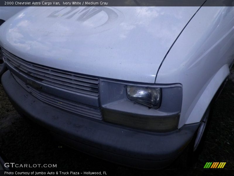 Ivory White / Medium Gray 2000 Chevrolet Astro Cargo Van