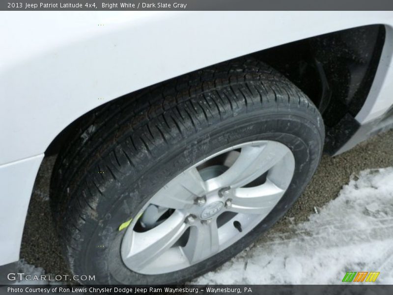 Bright White / Dark Slate Gray 2013 Jeep Patriot Latitude 4x4