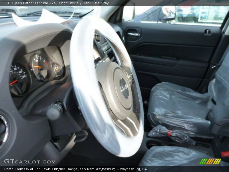 Bright White / Dark Slate Gray 2013 Jeep Patriot Latitude 4x4