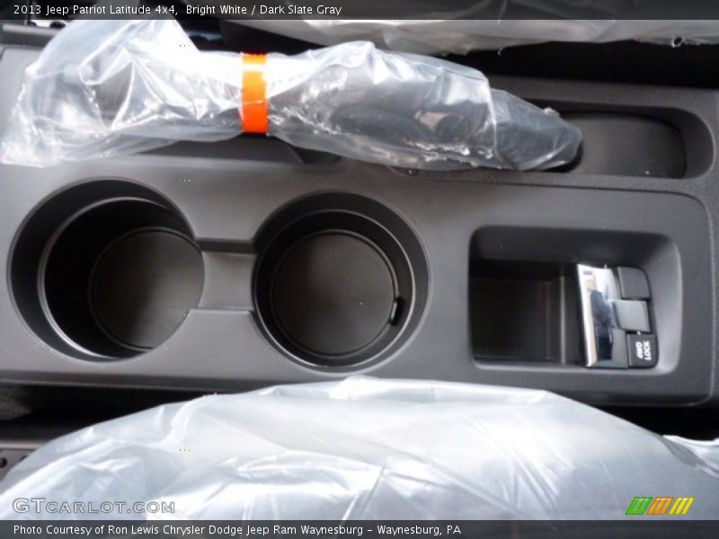 Bright White / Dark Slate Gray 2013 Jeep Patriot Latitude 4x4