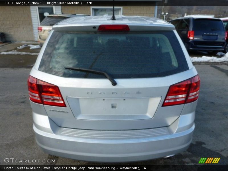 Bright Silver Metallic / Black 2013 Dodge Journey SE