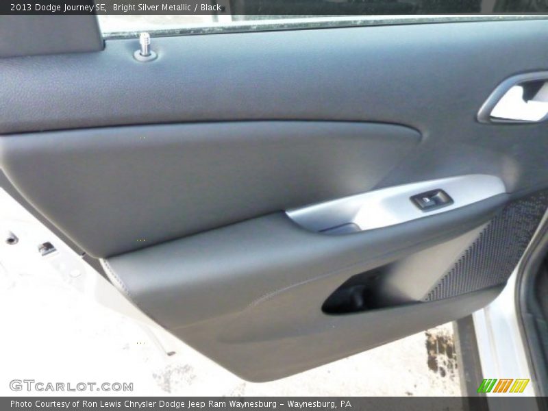 Bright Silver Metallic / Black 2013 Dodge Journey SE