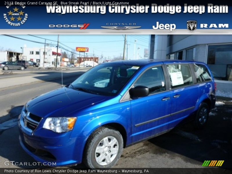 Blue Streak Pearl / Black/Light Graystone 2013 Dodge Grand Caravan SE