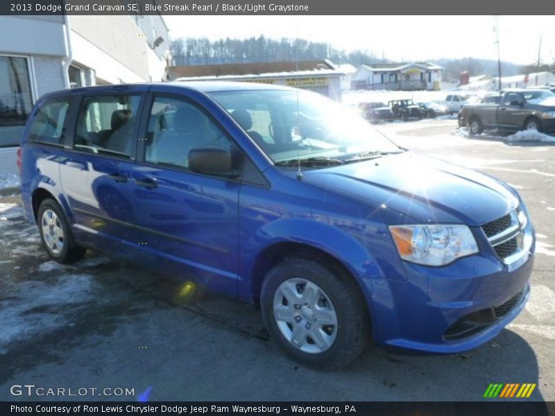 Blue Streak Pearl / Black/Light Graystone 2013 Dodge Grand Caravan SE