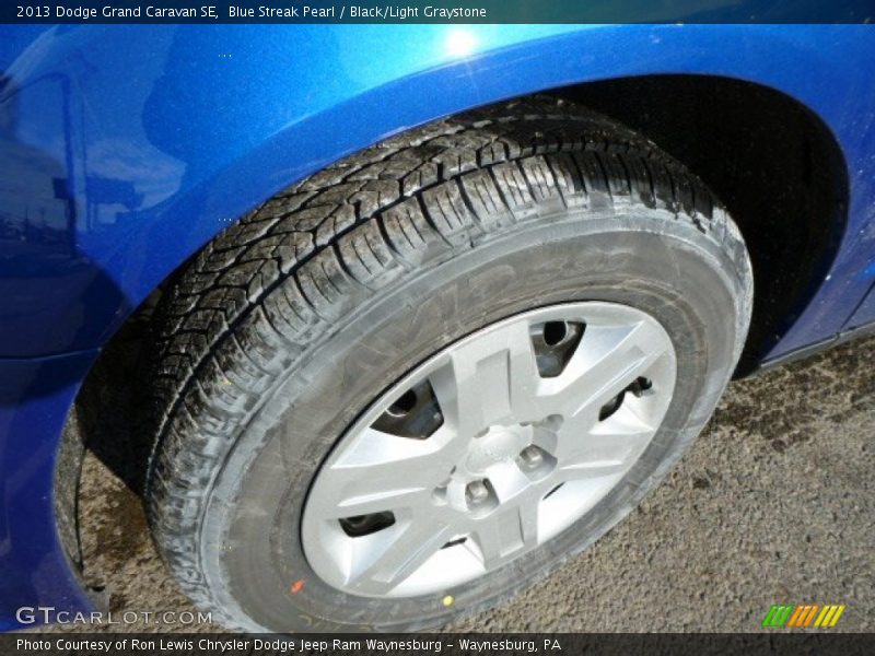 Blue Streak Pearl / Black/Light Graystone 2013 Dodge Grand Caravan SE