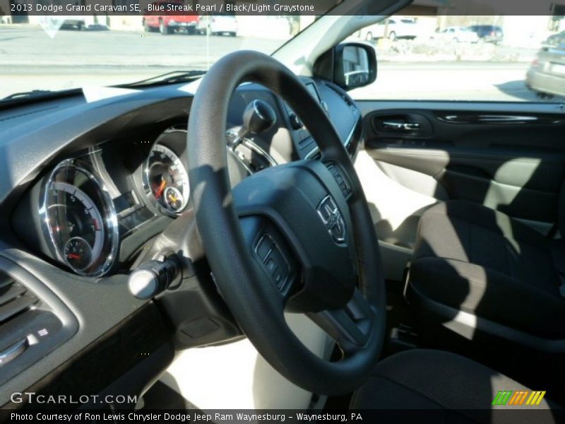 Blue Streak Pearl / Black/Light Graystone 2013 Dodge Grand Caravan SE