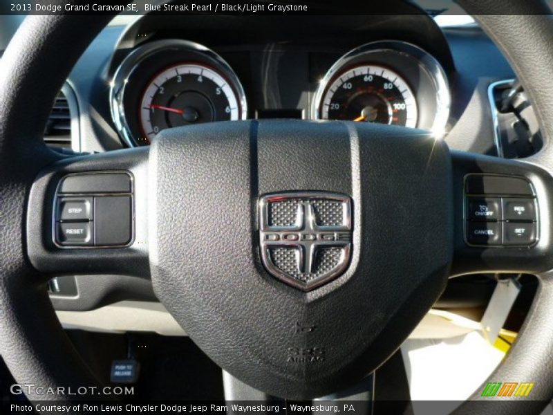 Blue Streak Pearl / Black/Light Graystone 2013 Dodge Grand Caravan SE