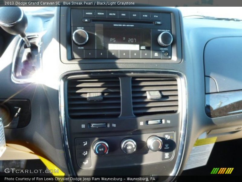 Blue Streak Pearl / Black/Light Graystone 2013 Dodge Grand Caravan SE
