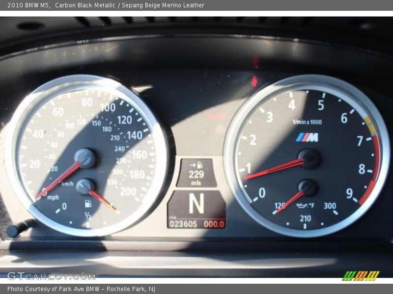  2010 M5   Gauges