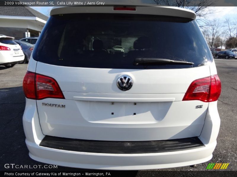 Calla Lilly White / Aero Grey 2009 Volkswagen Routan SE
