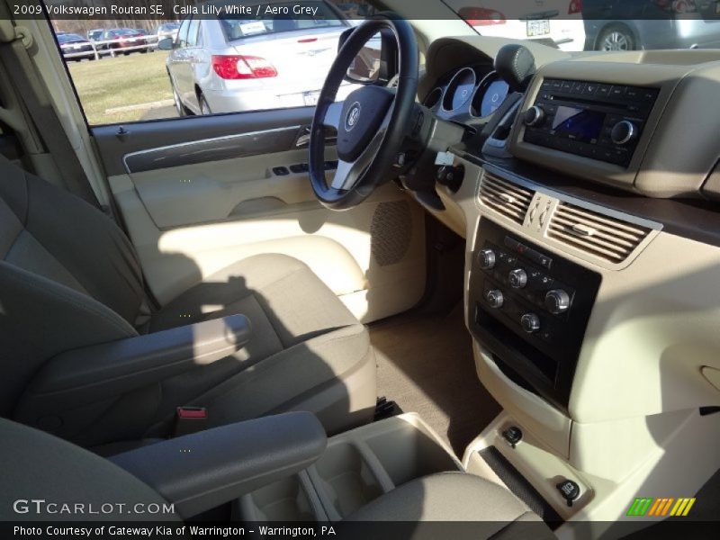 Calla Lilly White / Aero Grey 2009 Volkswagen Routan SE