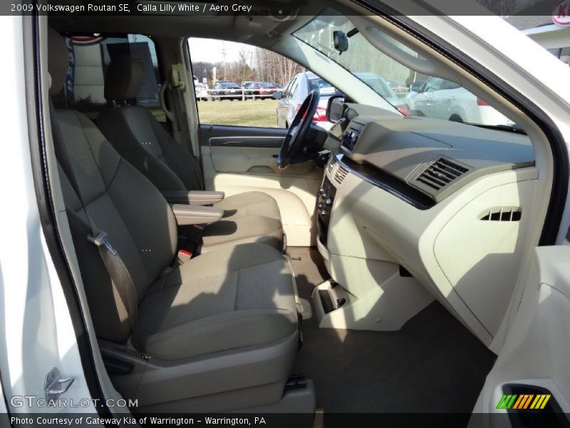 Calla Lilly White / Aero Grey 2009 Volkswagen Routan SE