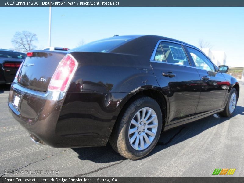 Luxury Brown Pearl / Black/Light Frost Beige 2013 Chrysler 300