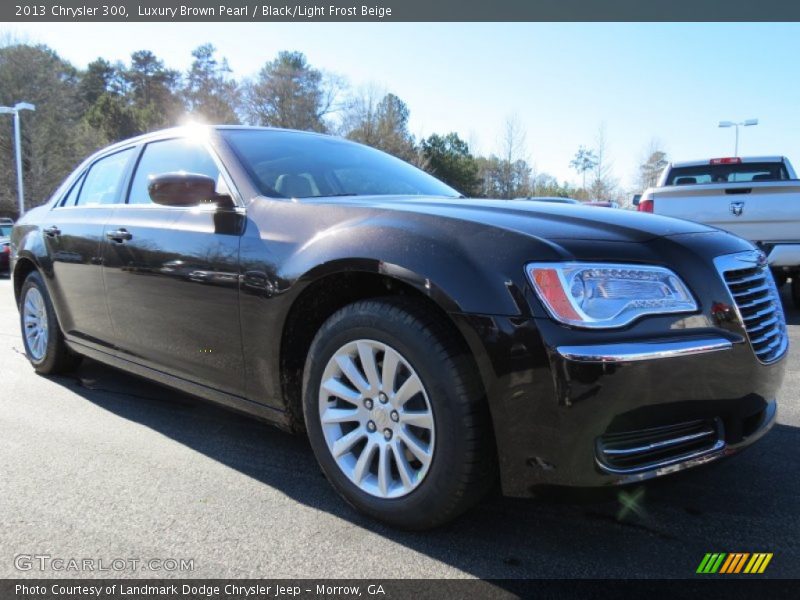 Luxury Brown Pearl / Black/Light Frost Beige 2013 Chrysler 300