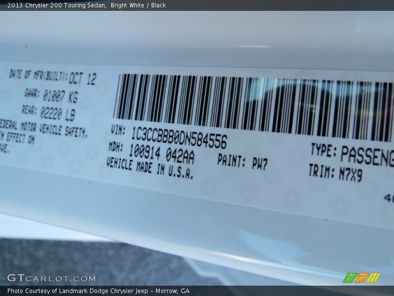 Bright White / Black 2013 Chrysler 200 Touring Sedan