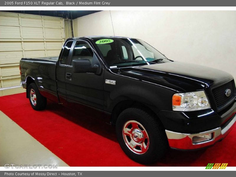 Black / Medium Flint Grey 2005 Ford F150 XLT Regular Cab