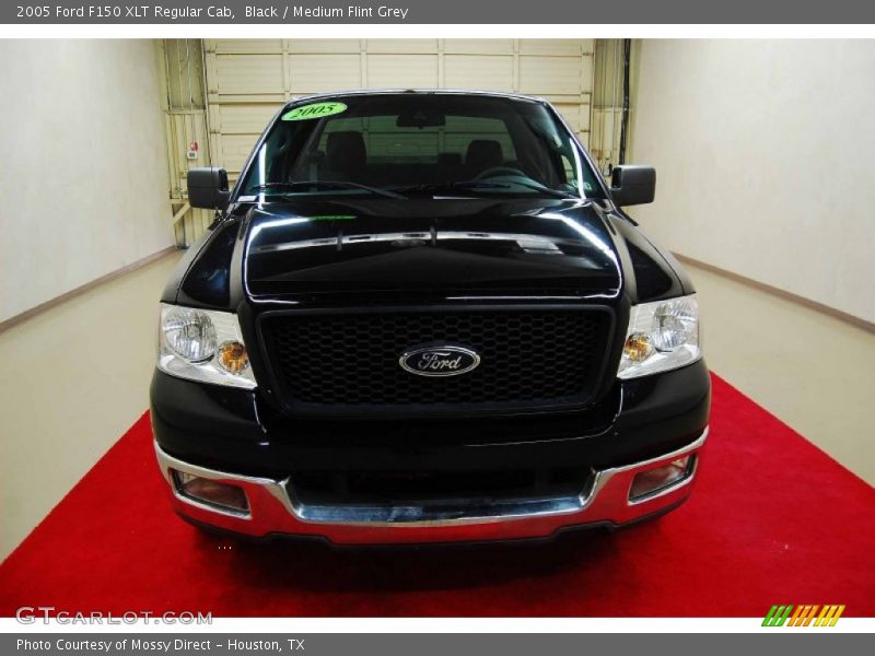 Black / Medium Flint Grey 2005 Ford F150 XLT Regular Cab