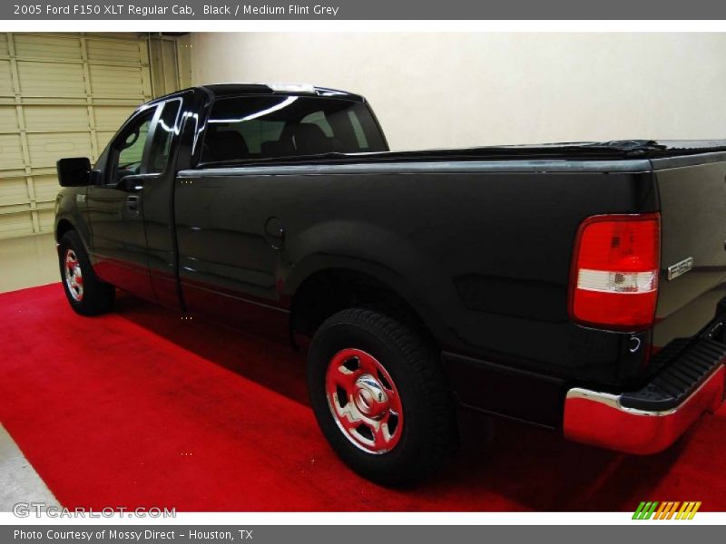 Black / Medium Flint Grey 2005 Ford F150 XLT Regular Cab