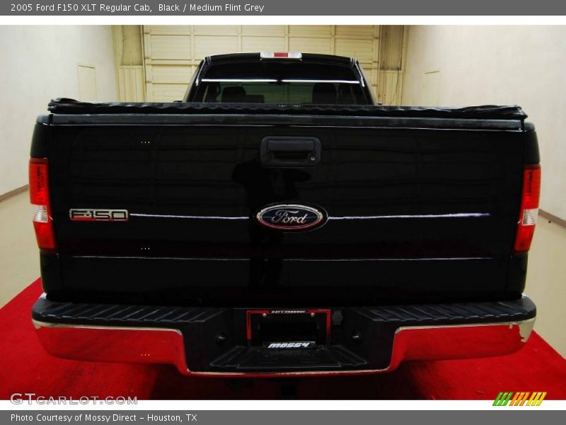 Black / Medium Flint Grey 2005 Ford F150 XLT Regular Cab
