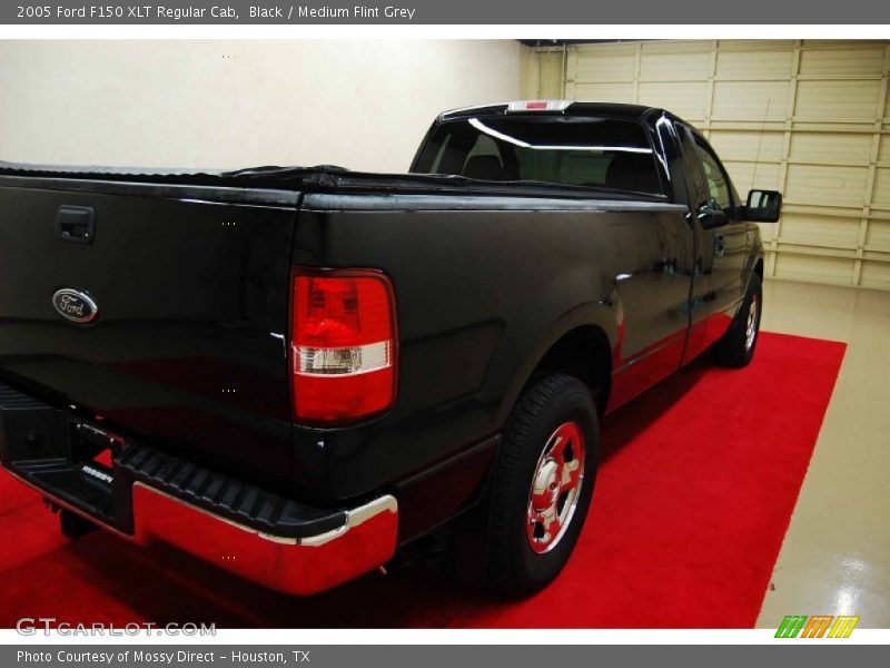 Black / Medium Flint Grey 2005 Ford F150 XLT Regular Cab