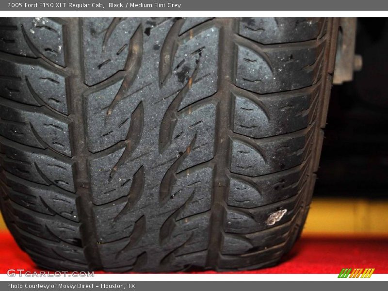 Black / Medium Flint Grey 2005 Ford F150 XLT Regular Cab