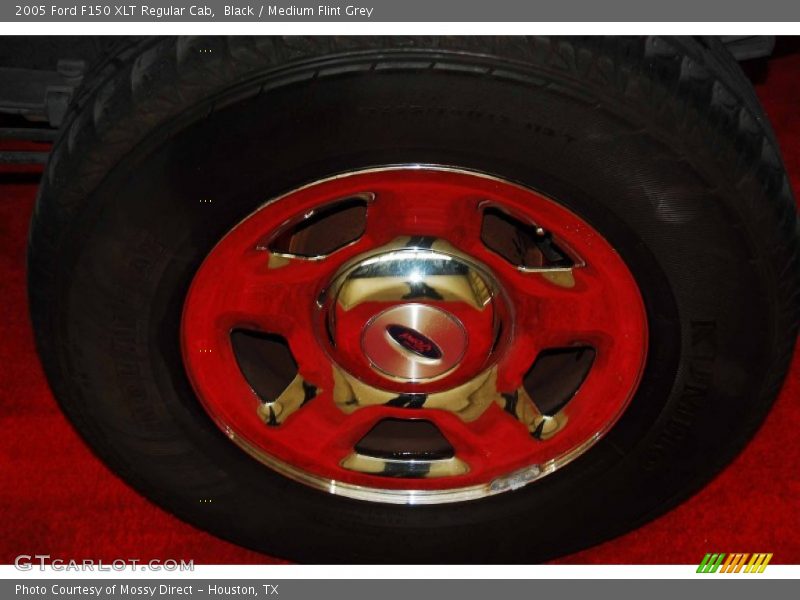 Black / Medium Flint Grey 2005 Ford F150 XLT Regular Cab