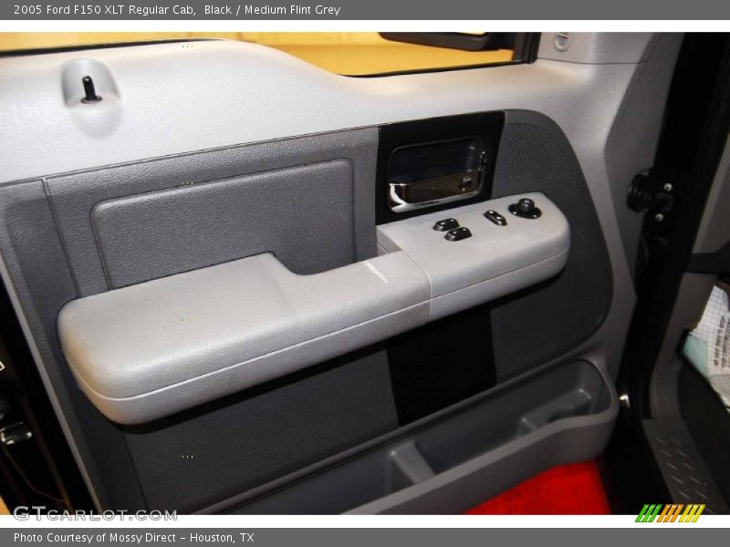 Black / Medium Flint Grey 2005 Ford F150 XLT Regular Cab