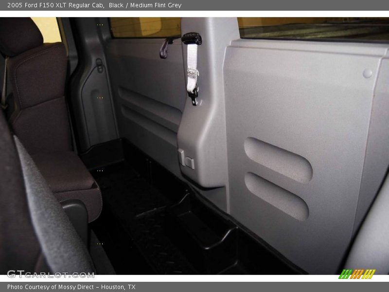 Black / Medium Flint Grey 2005 Ford F150 XLT Regular Cab