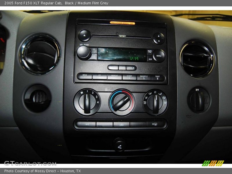 Black / Medium Flint Grey 2005 Ford F150 XLT Regular Cab