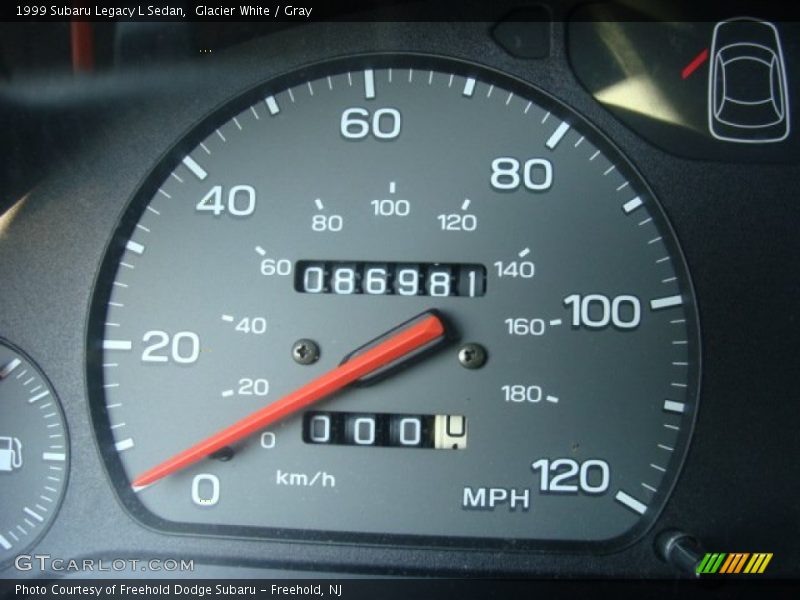 Glacier White / Gray 1999 Subaru Legacy L Sedan