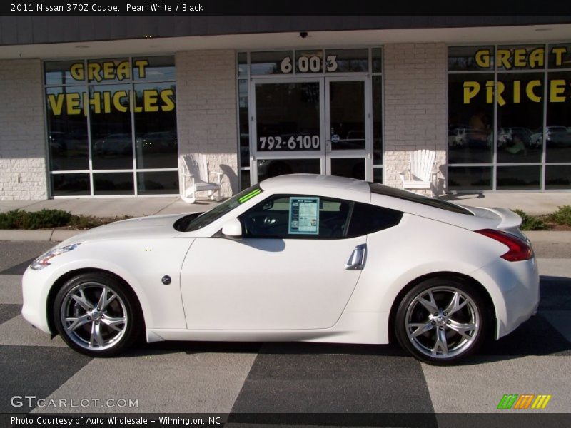 Pearl White / Black 2011 Nissan 370Z Coupe