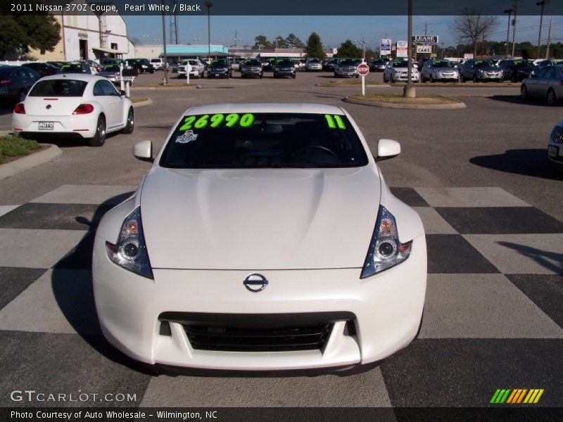 Pearl White / Black 2011 Nissan 370Z Coupe